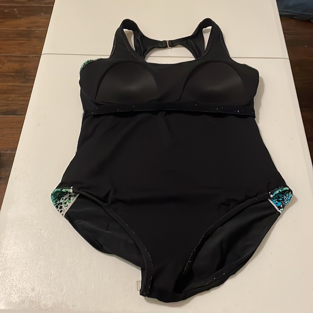 Catalina One Piece Swim Suit Extra Large, 16-18 - Picture 11 of 12